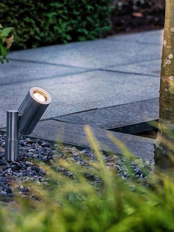 Hướng dẫn lắp đặt đèn LED chiếu cây cho sân vườn