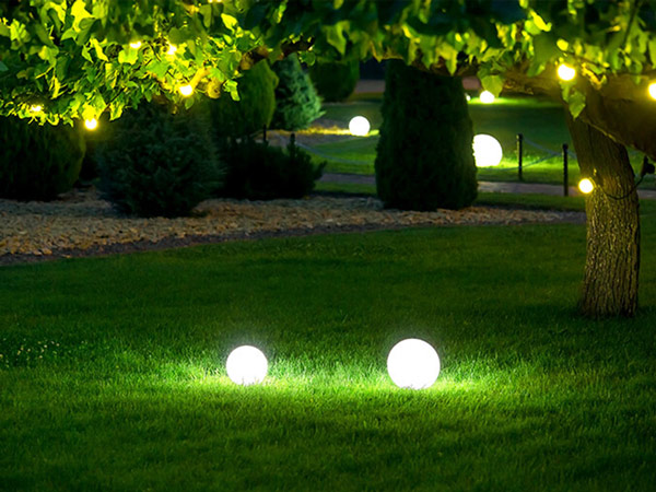 9 Mẫu thiết kế ánh sáng sân vườn thông dụng